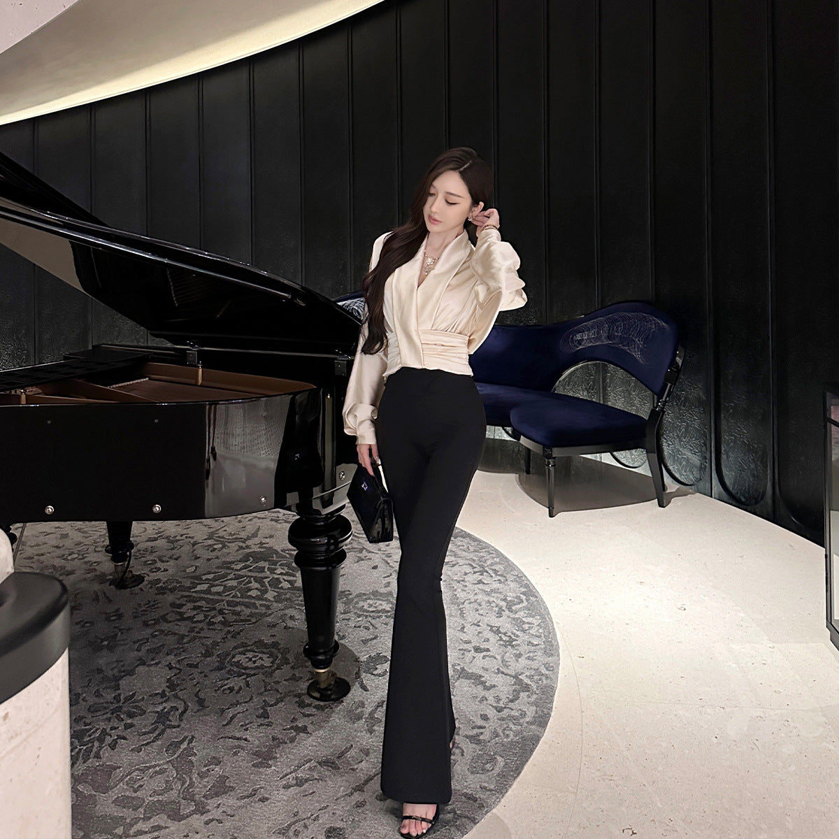 Pleated long sleeved top with a hanging feel V-neck batball sleeves waist cinched loose fit shirt for women